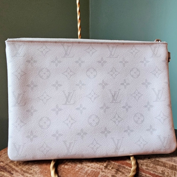 Louis Vuitton White Monogram Antarctica Zip Pouch O-Case Clutch - Picture 2 of 12